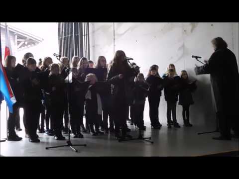 Arum dem fayer, music and lyrics by unknown, arr.: Waldemar Sutryk