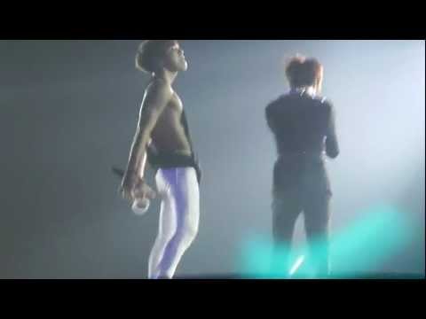 121027 Hong Kong SHINee World II Concert - SHINee - JongHyun Taemin - Internet War.2