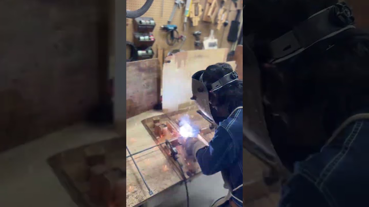 【溶接飾り】ドアに取り付ける鉄格子を製作中。空間を引き締めるディテール