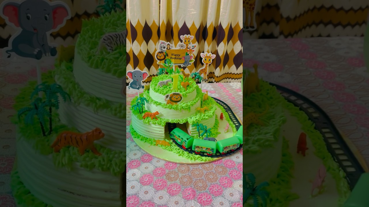 Running train jungle theme birthday cake #junglethemecake#traincake#birthdaycake #ytshorts#cakeideas