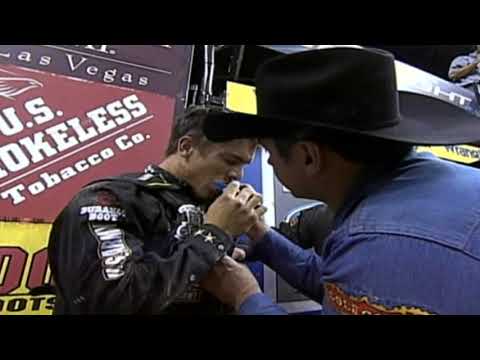 Black Smoke whops Mike Lee - 06 PBR Finals