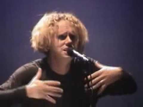 Martin Lee  Gore - Walking in my shoes on May 06, 2003 in Los Angeles  USA  Live