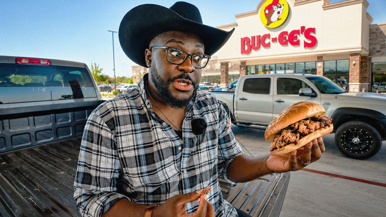 I Ate EVERYTHING at the World's Largest Buc-ee's!