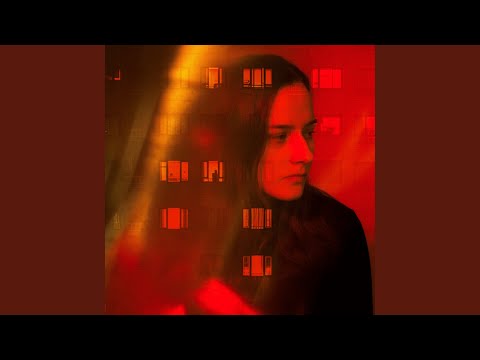 Кого із нас полюбила ти?