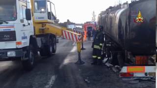 notte-di-fuoco-brucia-cisterna-di-gasolio-foto-e-video