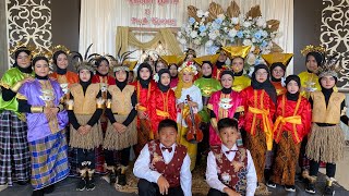 Download lagu Membawakan lagu daerah Papua berjudul APUSE diiringi paduan suara teman teman sekolah 🥰 mp3