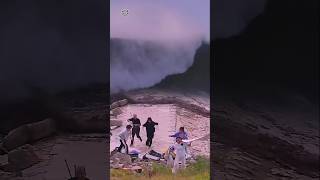 Download lagu Detik-detik Tsunami Menerjang Pantai #feedshorts #tsunami mp3