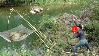 Fishing Techniques - Traditional Fishing Uses Bamboo and Net, Catching Many Big Fish