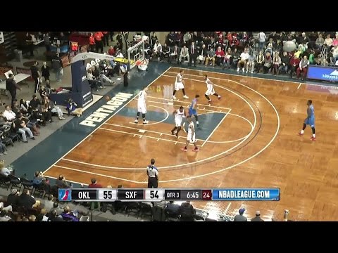 Highlights: Mitch McGary (10 points)  vs. the Skyforce, 12/25/2015