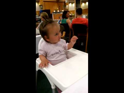 Jennifer tanzt beim Abendessen in Zalakaros