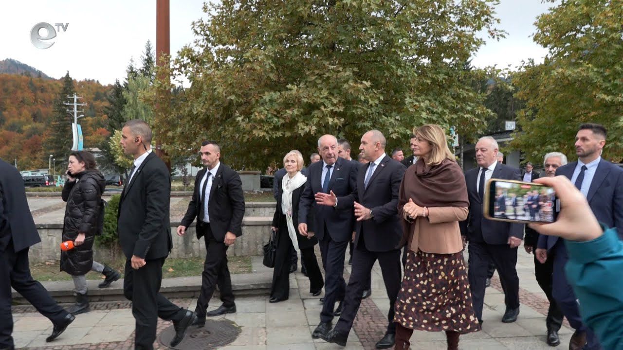 Румен Радев пристигна в Смолян със семейната си кола, за да посрещне унгарския президент