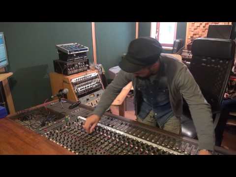 Roberto Sánchez mixing The I-Twins | "The Master Plan" dub session
