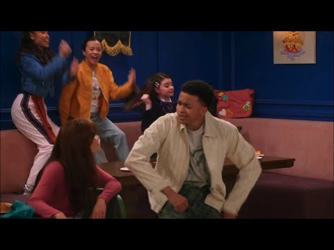 Vampirina: Teenage Vampire - Chef’s Kiss song (English)