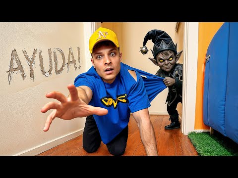 APARECE un ELFO MALVADO en la Fantasy House y nos ataca!