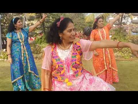 Senior Citizens Dance - Iss Duniya Mein Jeena