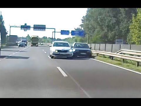 Nem tartott jobbra a skodás. A BMW-s, akár a szalagkorlátra is felmászott volna