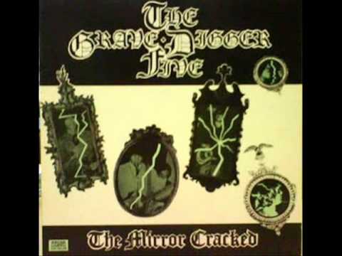 THE GRAVEDIGGER V - mirror cracked