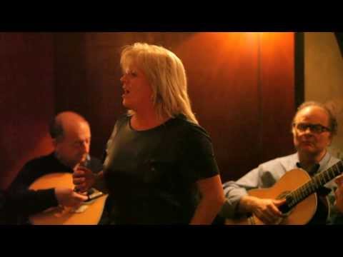 Dina do Carmo, "Fado Loucura" - "Sou do fado"