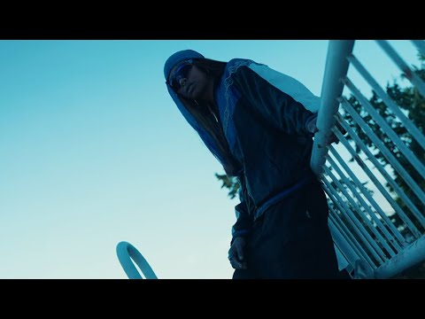 Alba Mbengue, STRANGELOVE - no debería besarte (Official Video)