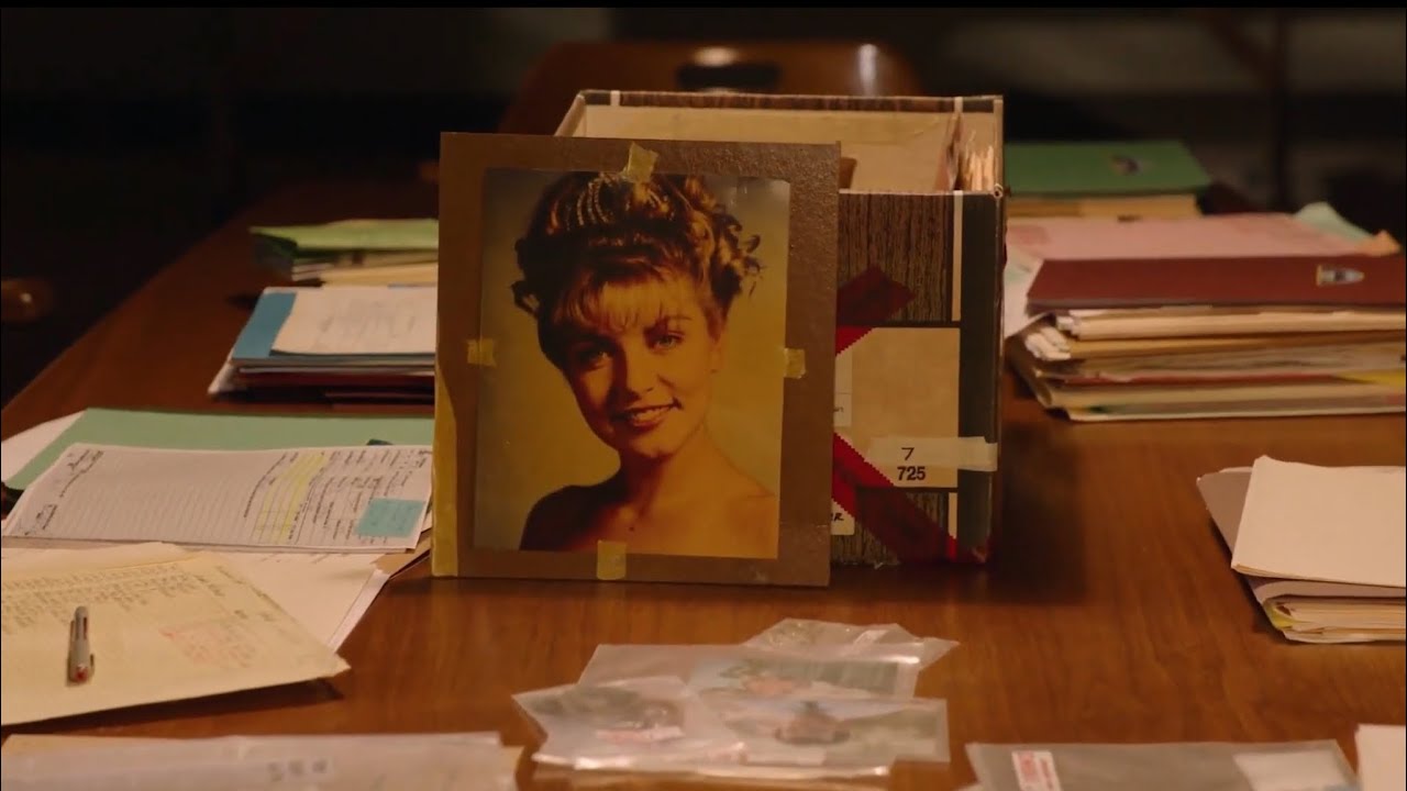 Twin Peaks: The Return (Chromatics - Shadow) - YouTube