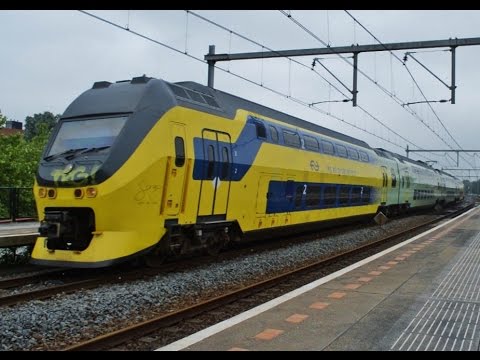 Doorkomst Groene VIRM 9556 op Station Almere Parkwijk