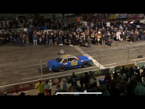 The final lap ever at Western Speedway by 85 year old Gentleman’ Jim Steen