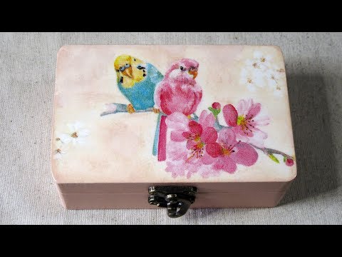 Decoupage en madera: 2 técnicas y ninguna arruga