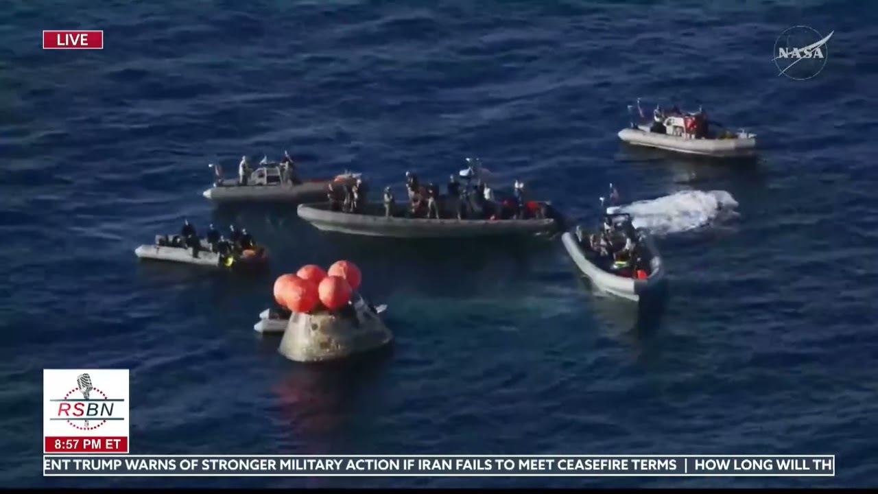 WATCH: The "Front Porch" of the Capsule Has Opened and Extraction Begins - 04/10/26