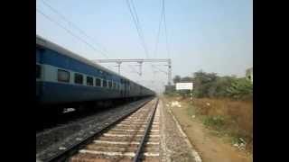 preview picture of video 'INDIAN RAILWAYS Kerala Express coasts in led by Erode's WAP4 22603.AVI'