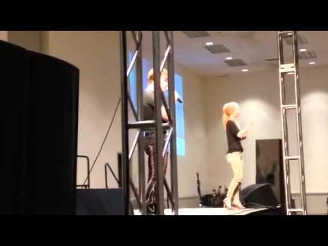 Vic introducing Shatner :)