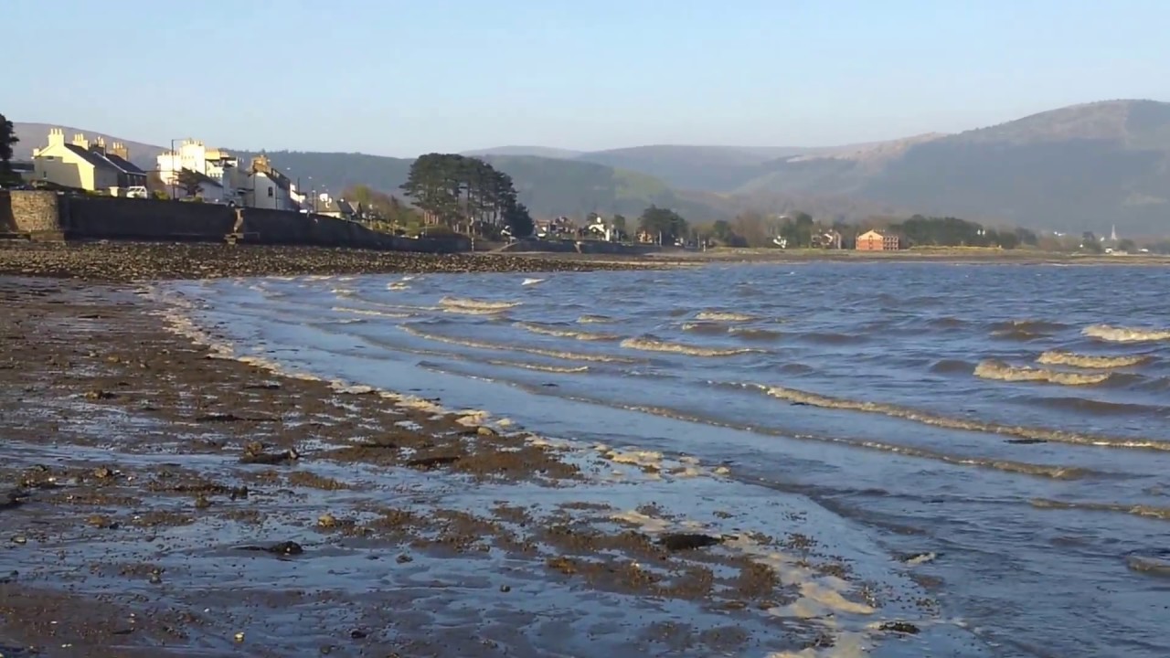 Does Warrenpoint have a beach?