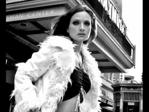 download lagu mp3 mp4 Gotas De Miel Nicole, download lagu Gotas De Miel Nicole gratis, unduh video klip Gotas De Miel Nicole