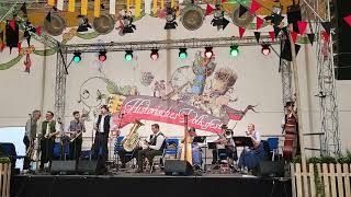 Auf&#39;m Wase graset d&#39;Hase