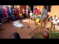 Wazee Wa Kijiji Wakiongea Na Kakakuona