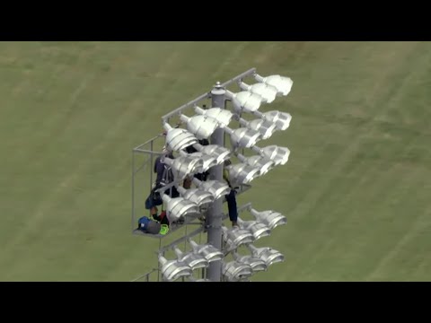 Video | LIVE RESCUE: Worker trapped on stadium lights