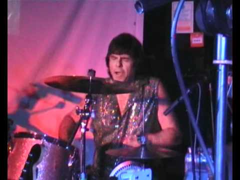 The Glitter Band - ROCK ON! - Great Drum solo from Pete Phipps