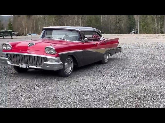 1026384 Ford Fairlane 500 Town Victoria 5.4 V8 - 1958