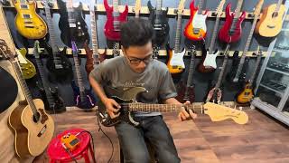 Video thumbnail for Squier Affinity Series HH Stratocaster Electric Guitar, Laurel FB, Charcoal Frost Metallic ,Boss ds1 by Namin Music