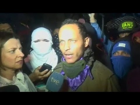 Oscar Pérez: Fugitive Venezuelan pilot reappears at vigil