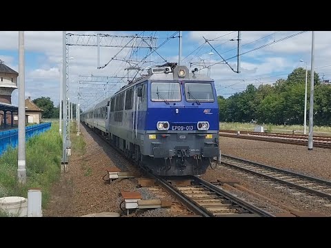 wjazd pociągu IC ARTUS z EP09-013 na stacji Kościan