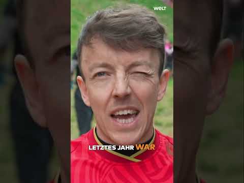 CHEESE ROLLING IN ENGLAND: Wahnsinniges Rennen! Hunderte stürzen sich dem Käse hinterher! #shorts