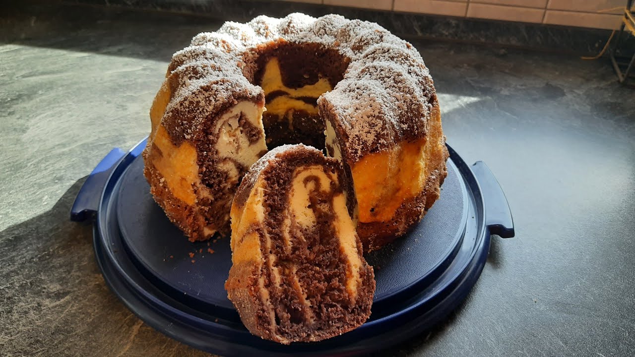 Der ist wahnsinnig lecker! Quark Gugelhupf in wenigen Minuten schon ...
