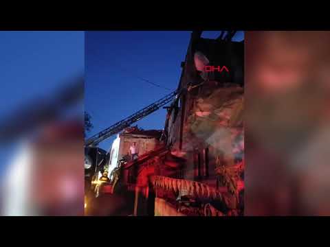 Bartın'da 2 katlı ahşap ev yandı