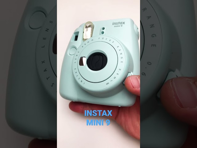 Vídeo relacionado con ZUIKAKU Funda Protectora y de Transporte Compatible con Fujifilm Instax Mini 11/9/8/8+ Instant Photo con Bolsa de Accesorios y Correa Ajustable para el Hombro. (Cristal Transparente)