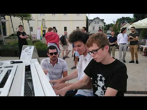 PIANO MEDLEY in Vienna: Apologize etc. played by Thomas + Mikka