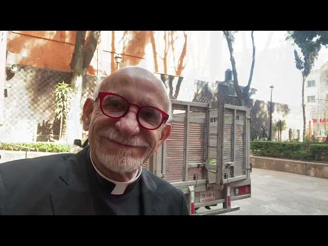 Vídeo relacionado con Estatua Blanca de San Miguel Arcangel de 12.4 Pulgadas, Estatua de San Miguel, estatuas de Resina de San Miguel, estatuas de San Miguel derrotando a Satanás, ángel religioso Adecuado para colección o