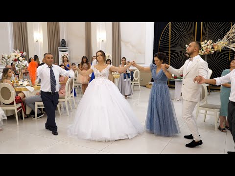 Babai i Nuses Hap Dasmen me Vallen e Pare Sipas Tradites ( Dasma e Kledines 2023 )