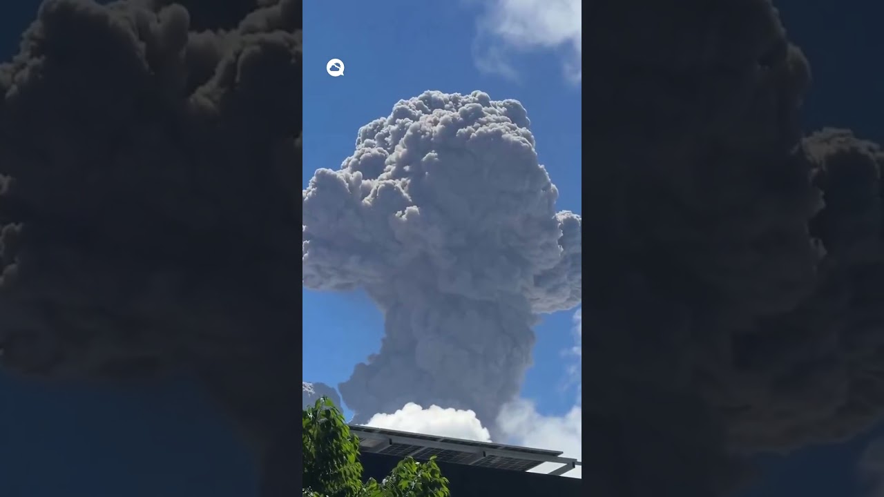 El volcán Mayon lanza una gran columna de ceniza de 3000 metros y eleva el nivel de alerta en Filipinas