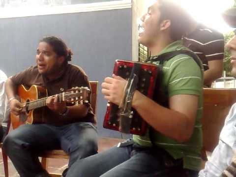asi me hizo Dios - Leo Gomez y Yasser Namen