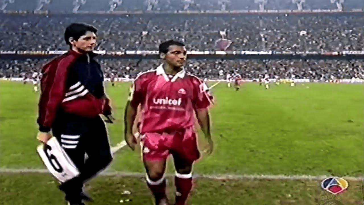 Romário destruiu a Seleção da Europa e foi Ovacionado por todo Camp Nou